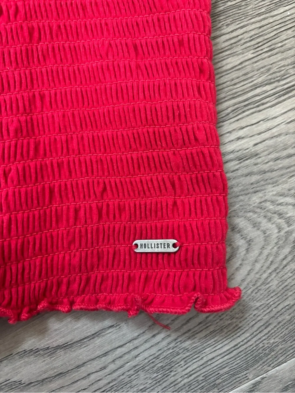 Hollister california red